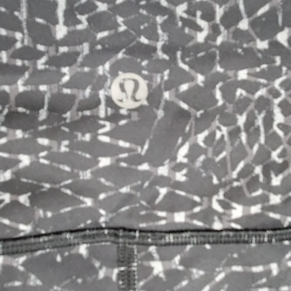Lululemon Capri Leggings Womens‎ 4 XS Black Snake Criss-Cross Hem Elastic Waist